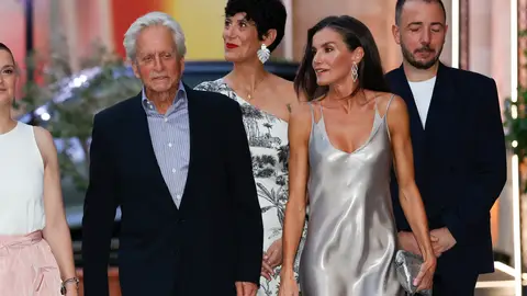 La reina Letizia se encuentra con Michael Douglas en el Atlántida Mallorca Film Fest La reina Letizia se encuentra con Michael Douglas en el Atlántida Mallorca Film Fest
