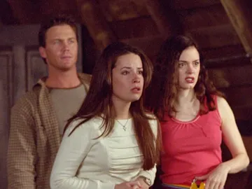 Brian Krause, Holly Marie Combs y Rose McGowan en Embrujadas Brian Krause, Holly Marie Combs y Rose McGowan en Embrujadas