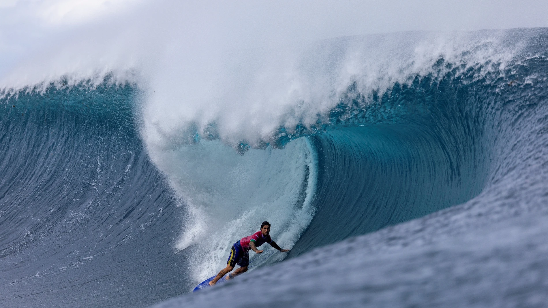 Gabriel Medina, en acción en Teahupo'o Gabriel Medina, en acción en Teahupo'o