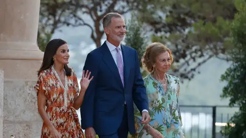 Los reyes Letizia y Felipe y la reina Sofía en el Palacio de Marivent Los reyes Letizia y Felipe y la reina Sofía en el Palacio de Marivent