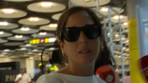 Anabel Pantoja en el aeropuerto Anabel Pantoja en el aeropuerto