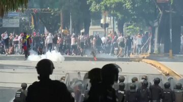 Policía y manifestantes Venezuela 