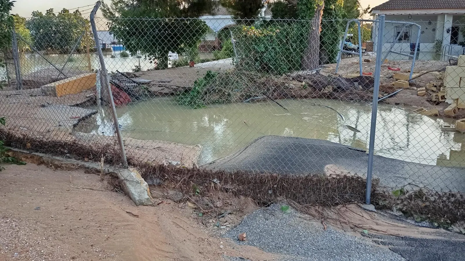 Rotura de una tubería en Carmona Rotura de una tubería en Carmona