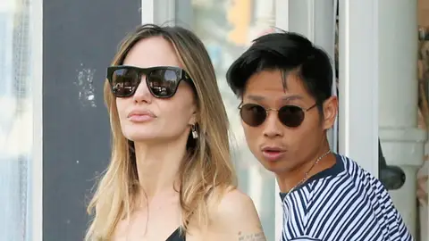 Angelina Jolie y su hijo Pax Angelina Jolie y su hijo Pax