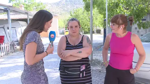 La guerra entre Teresa y los vecinos del camping se recrudece y llegan a las manos: "No me voy a ir" La guerra entre Teresa y los vecinos del camping se recrudece y llegan a las manos: "No me voy a ir"