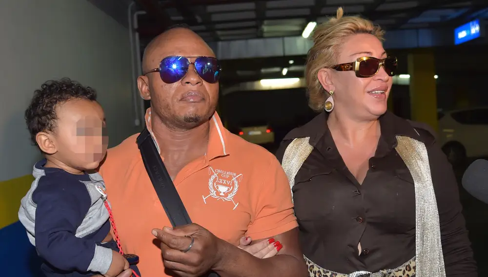 Raquel Mosquera, Isi y su hijo Romeo en 2016 Raquel Mosquera, Isi y su hijo Romeo en 2016