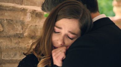 Capítulo 112 de Sueños de libertad; 31 de julio: Begoña busca consuelo en Andrés tras la muerte de su madre