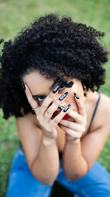 Unas uñas largas pintadas Unas uñas largas pintadas