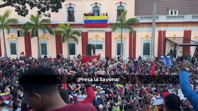 El vídeo viral de un hombre que vende piedras durante las manifestaciones en Venezuela 