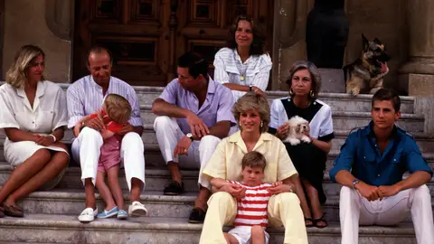 Carlos de Inglaterra y Lady Di en el Palacio de Marivent Carlos de Inglaterra y Lady Di en el Palacio de Marivent