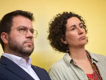 La secretaria general de Esquerra, Marta Rovira (d), junto a el presidente de la Generalitat, Pere Aragonés La secretaria general de Esquerra, Marta Rovira (d), junto a el presidente de la Generalitat, Pere Aragonés
