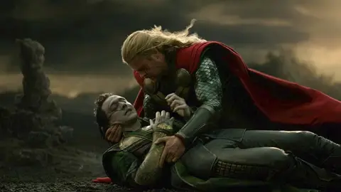 Thor (Chris Hemsworth) y Loki (Tom Hiddleston) en Thor: Un mundo oscuro Thor (Chris Hemsworth) y Loki (Tom Hiddleston) en Thor: Un mundo oscuro