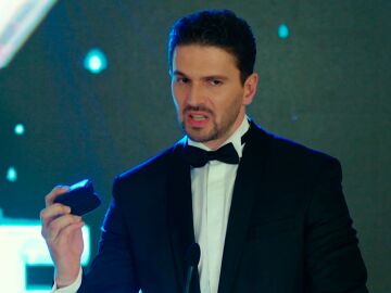 Selim humilla p&uacute;blicamente a Kumru