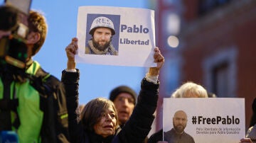 Manifestantes piden la libertad de Pablo González el pasado febrero