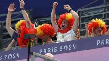 Españoles en la grada durante los Juegos Olímpicos de París