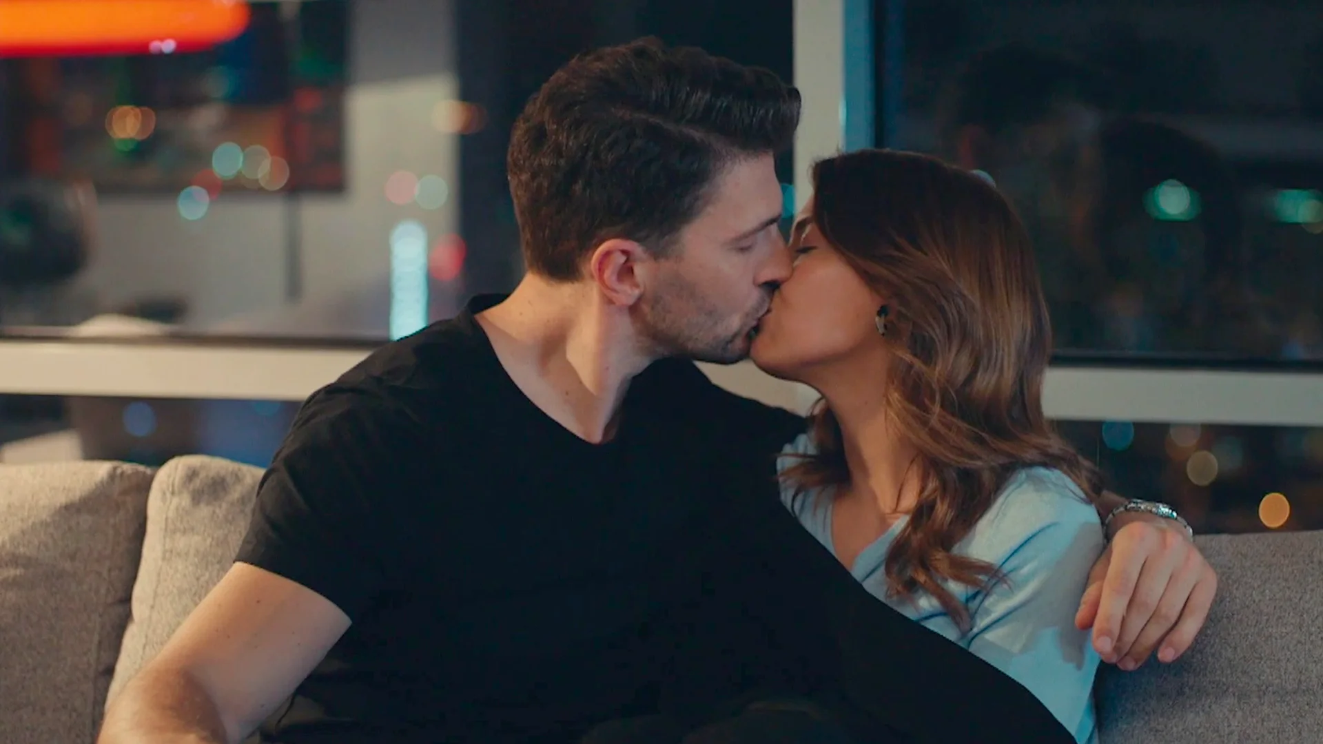 &iexcl;Una cena inolvidable! Selim y Kumru sellan su primer beso en medio de secretos y mentiras
