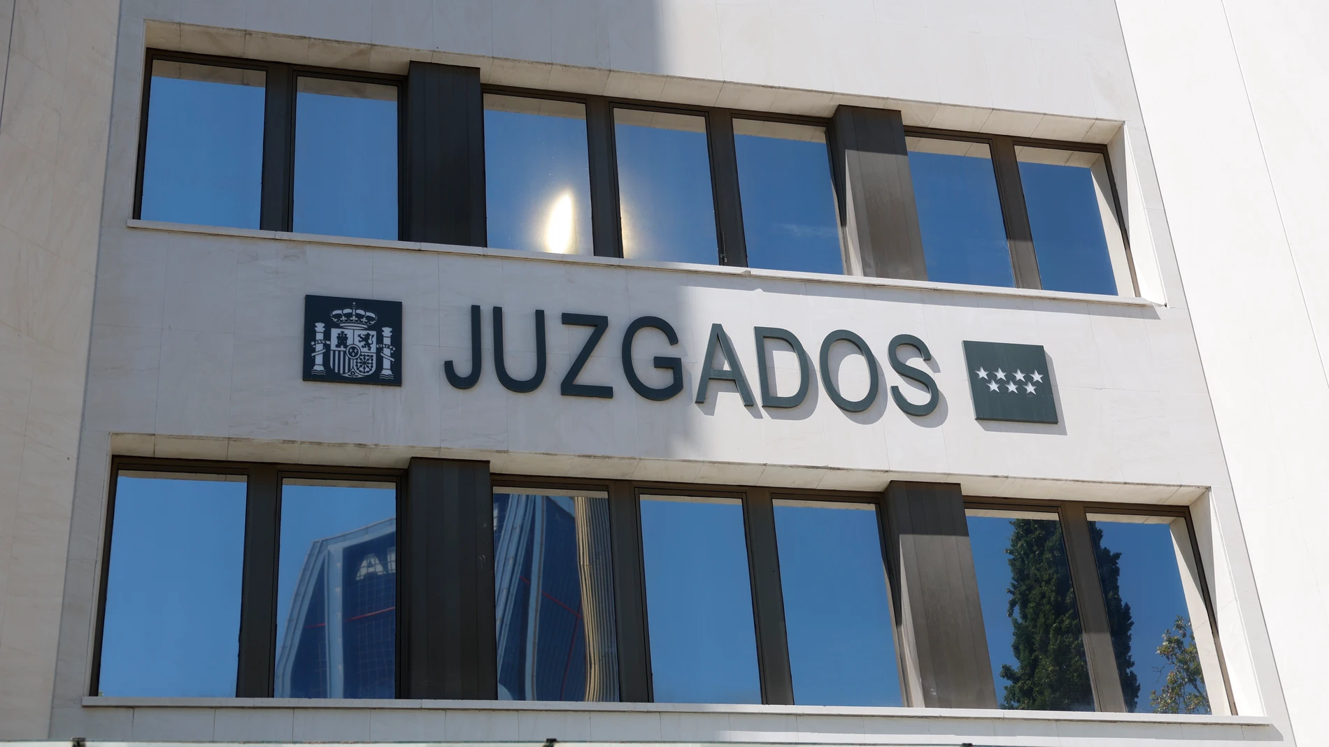 Fachada de los juzgados de la plaza de Castilla (Madrid) Fachada de los juzgados de la plaza de Castilla (Madrid)