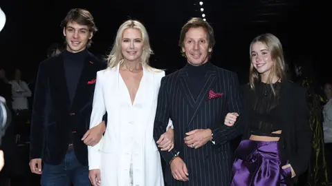Valeria Mazza y Alejandro Gravier, junto a sus hijos Tiziano y Taína en 2024 Valeria Mazza y Alejandro Gravier, junto a sus hijos Tiziano y Taína en 2024