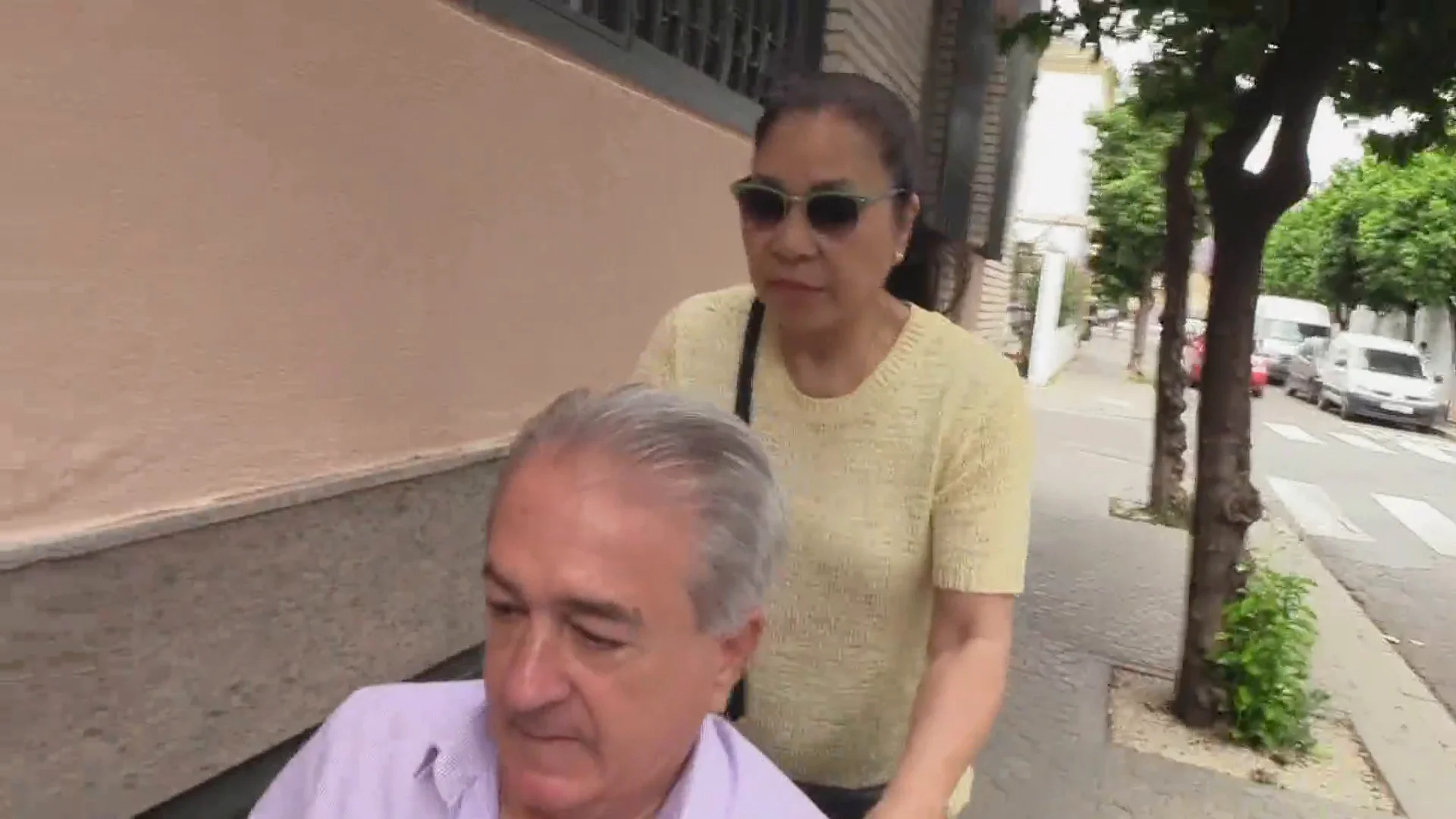 Junco, la cuñada de Isabel Pantoja, se atrinchera en el piso de Sevilla tras conocer los planes de venta Junco, la cuñada de Isabel Pantoja, se atrinchera en el piso de Sevilla tras conocer los planes de venta