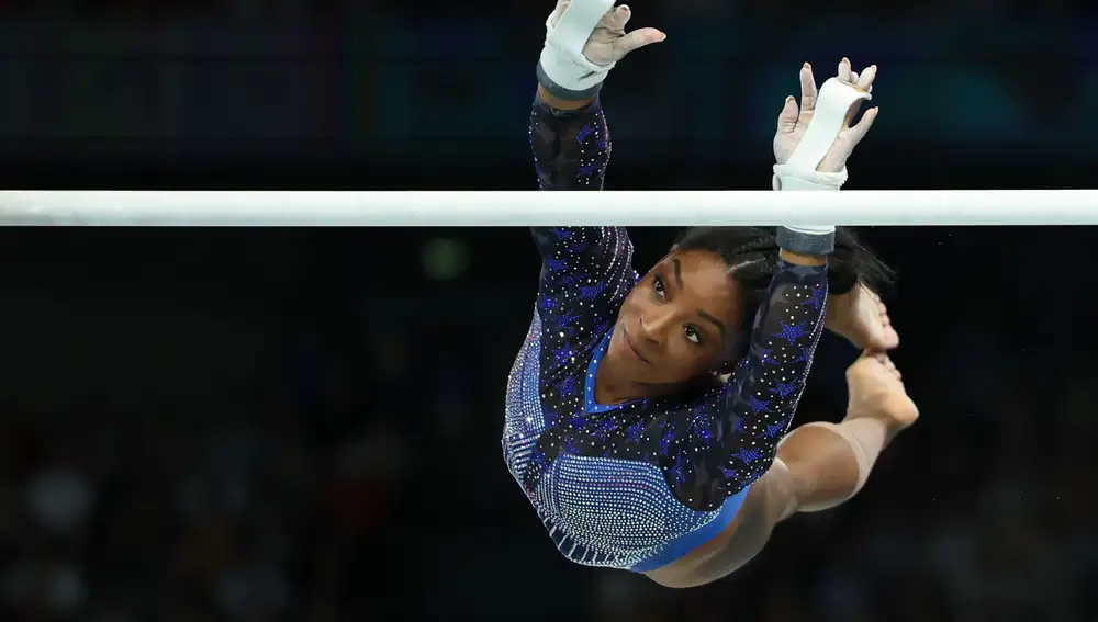 Simone Biles compitiendo en los Juegos Olímpicos de París Simone Biles compitiendo en los Juegos Olímpicos de París
