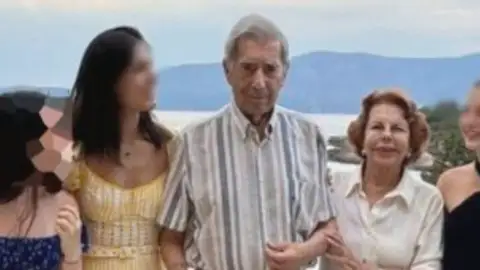 Preocupación por el estado de salud de Mario Vargas Llosa: ¿Qué le ocurre realmente al Nobel de literatura? Preocupación por el estado de salud de Mario Vargas Llosa: ¿Qué le ocurre realmente al Nobel de literatura?