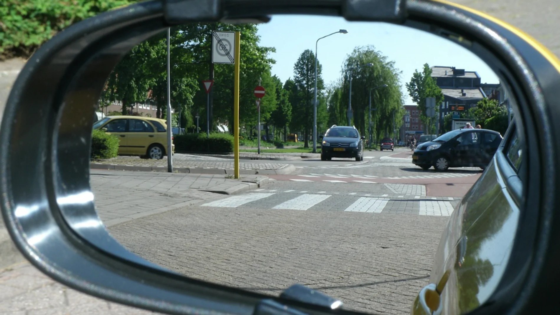 El timo del retrovisor: así es como intentarán robar tus datos El timo del retrovisor: así es como intentarán robar tus datos