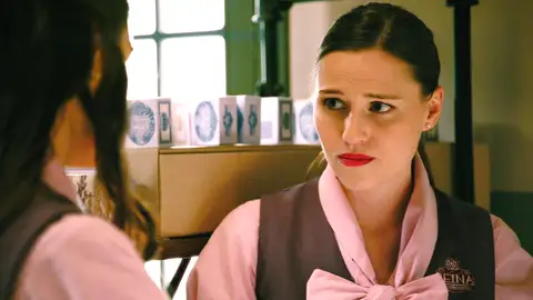 Carmen pone las cartas sobre la mesa con Claudia: “¿Estoy exagerando, o te gusta Mateo?” Carmen pone las cartas sobre la mesa con Claudia: “¿Estoy exagerando, o te gusta Mateo?”