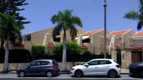 La extraña muerte de Daniel, de con su novia y un amigo en Tenerife: apareció estrangulado en la bañera La extraña muerte de Daniel, de con su novia y un amigo en Tenerife: apareció estrangulado en la bañera