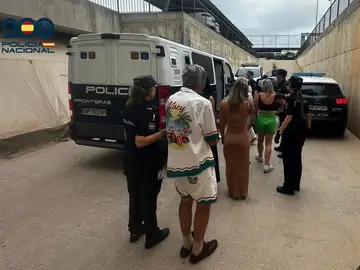 Seis detenidos en Ibiza por no pagar una cena de 12.300 euros en restaurante de Lujo Seis detenidos en Ibiza por no pagar una cena de 12.300 euros en restaurante de Lujo