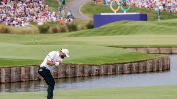 Jon Rahm, en acción en Le Golf National en Guyancourt