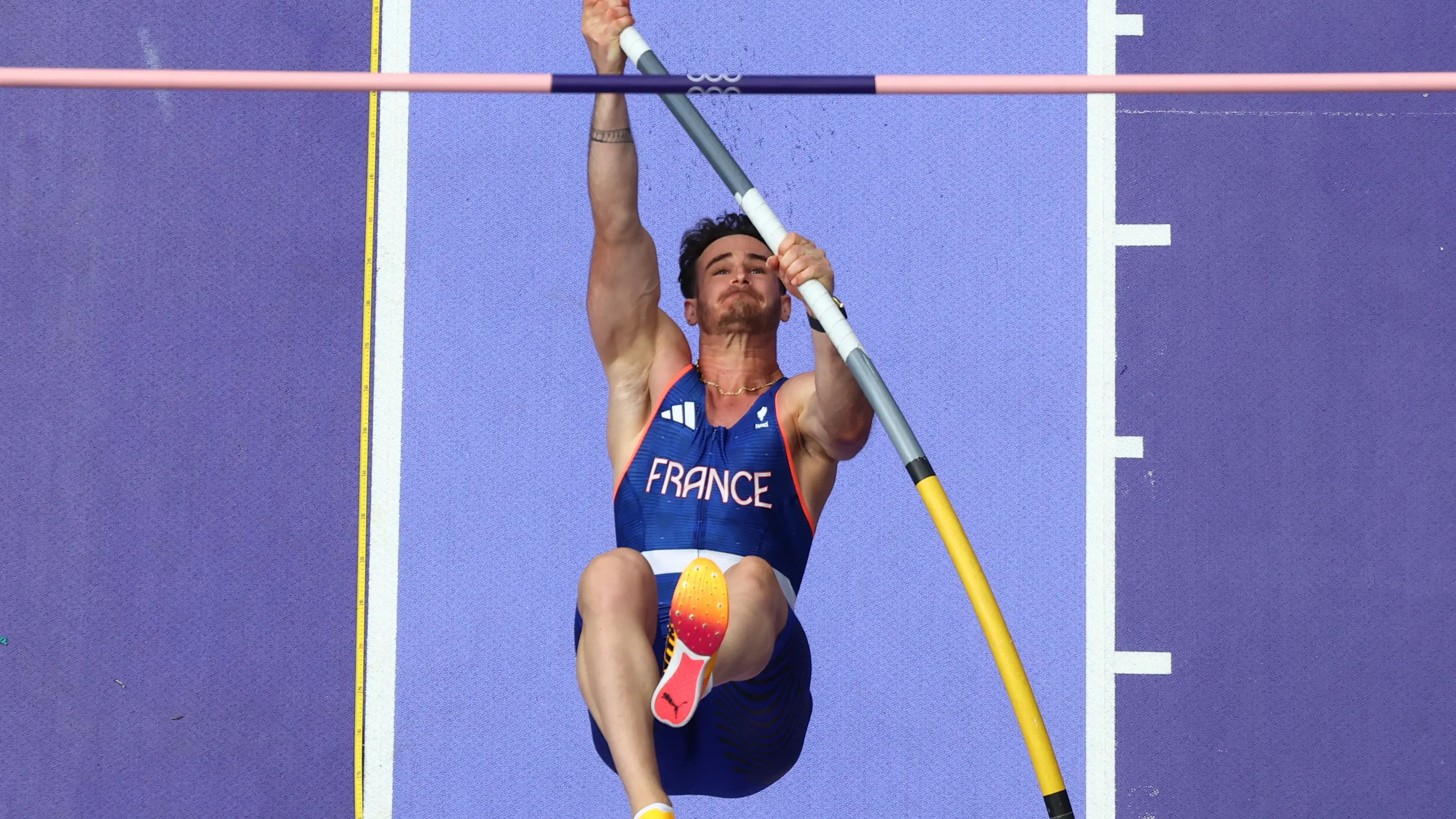 Anthony Ammirati, en la clasificación del salto con pértiga en París 2024 Anthony Ammirati, en la clasificación del salto con pértiga en París 2024