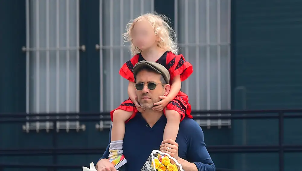 Ryan Reynolds y su hija Inez Ryan Reynolds y su hija Inez