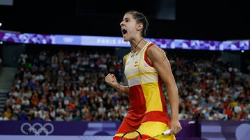 Carolina Marín celebra su victoria ante Aya Ohori