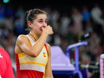 Carolina Marín desolada tras su lesión.