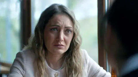 Ceylin se convierte en el mayor apoyo de su hermana tras su divorcio Aylin