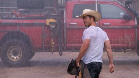 Glen Powell en una escena de Twisters