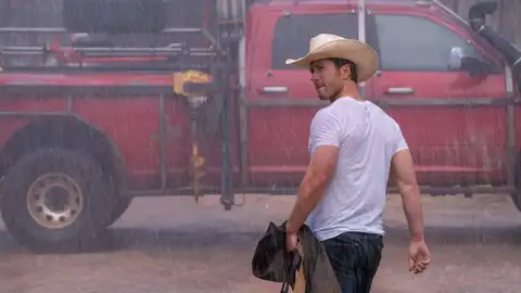 Glen Powell en una escena de Twisters Glen Powell en una escena de Twisters