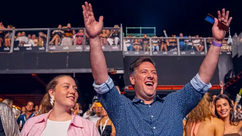 Carlos Latre y su hija Candela durante el concierto de Luis Miguel Carlos Latre y su hija Candela durante el concierto de Luis Miguel