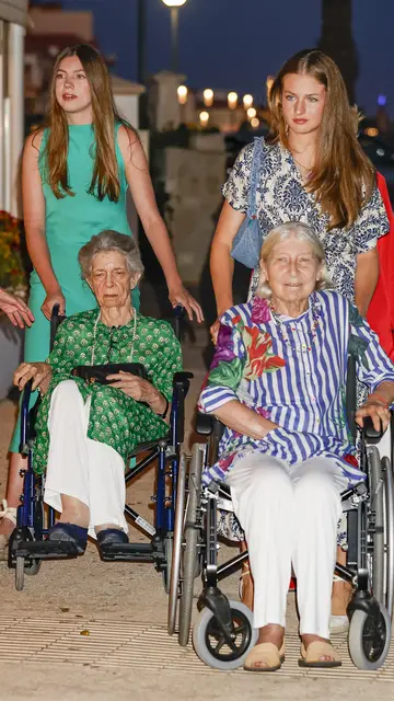 La princesa Leonor y la infanta Sofía con Irene de Grecia y Tatiana Radziwill La princesa Leonor y la infanta Sofía con Irene de Grecia y Tatiana Radziwill