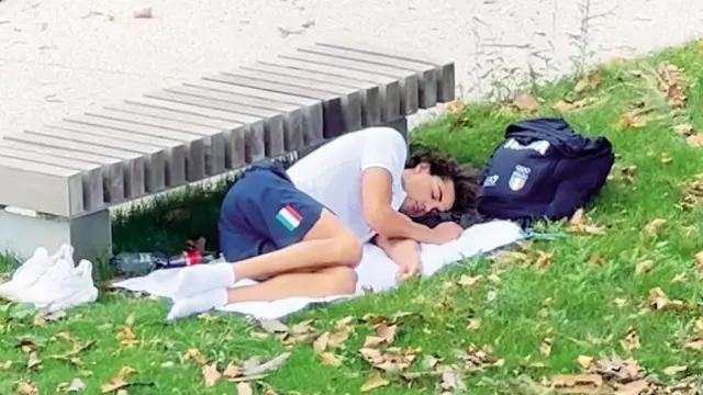 La imagen viral de Thomas Ceccon La imagen viral de Thomas Ceccon