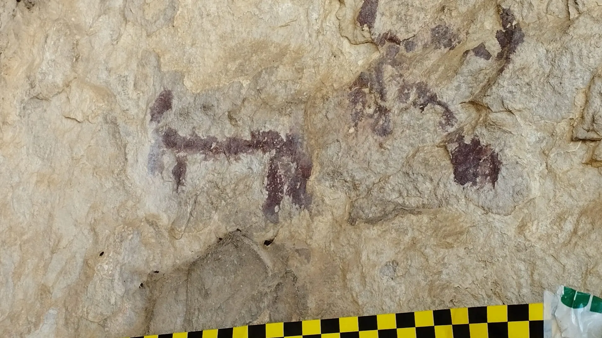 Pinturas rupestres da&ntilde;adas en Ja&eacute;n