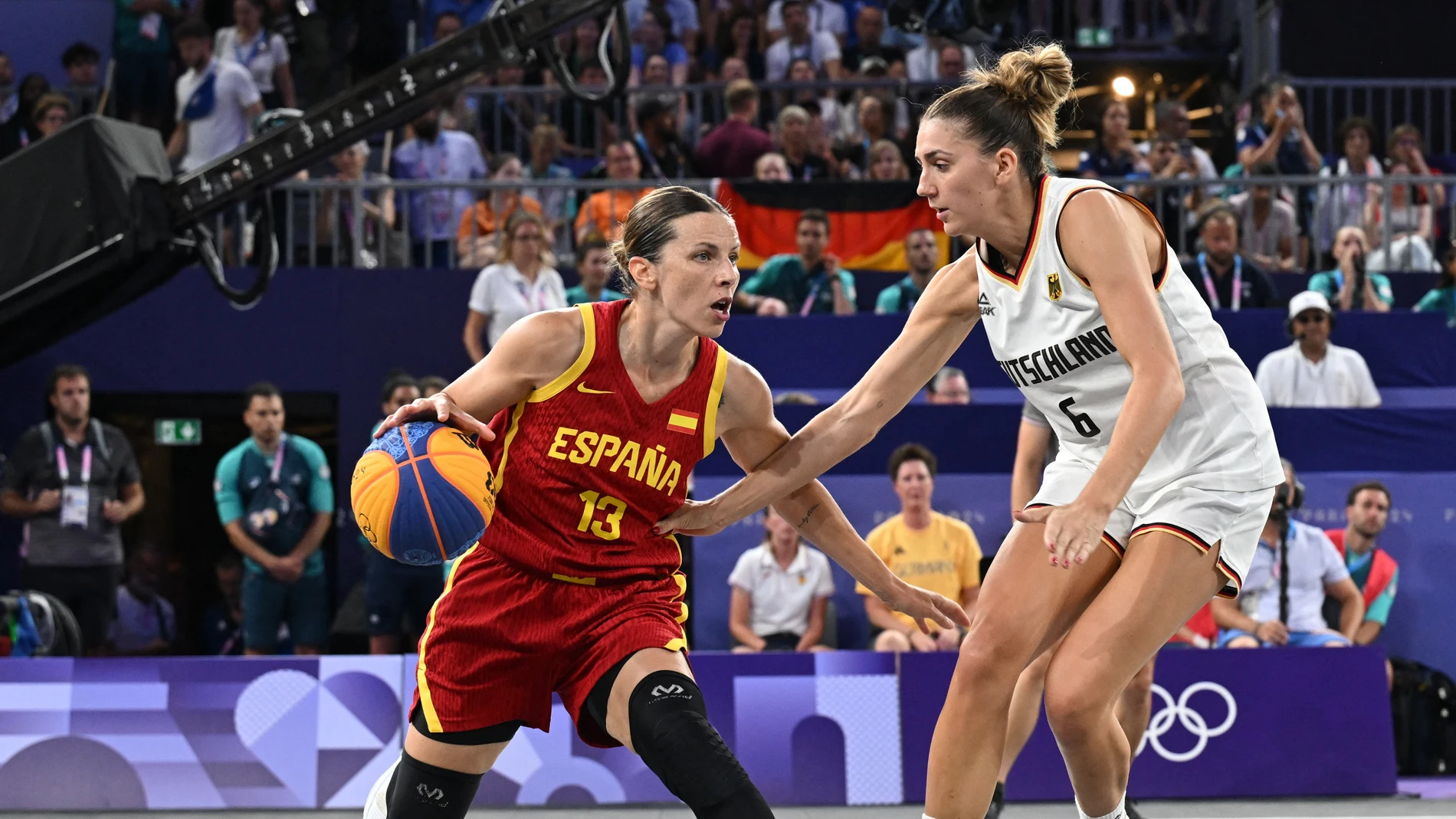 Sandra Ygueravide, en acción ante la alemana Marie Reichert Sandra Ygueravide, en acción ante la alemana Marie Reichert