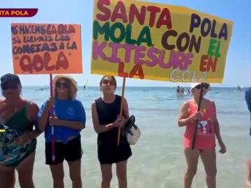 Los bañistas de Santa Pola (Alicante), en guerra contra el kitesurf: "La playa es pública y queremos estar seguros"