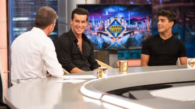 Mario Casas desvela cómo fue dirigir a su hermano pequeño en las escenas íntimas: 