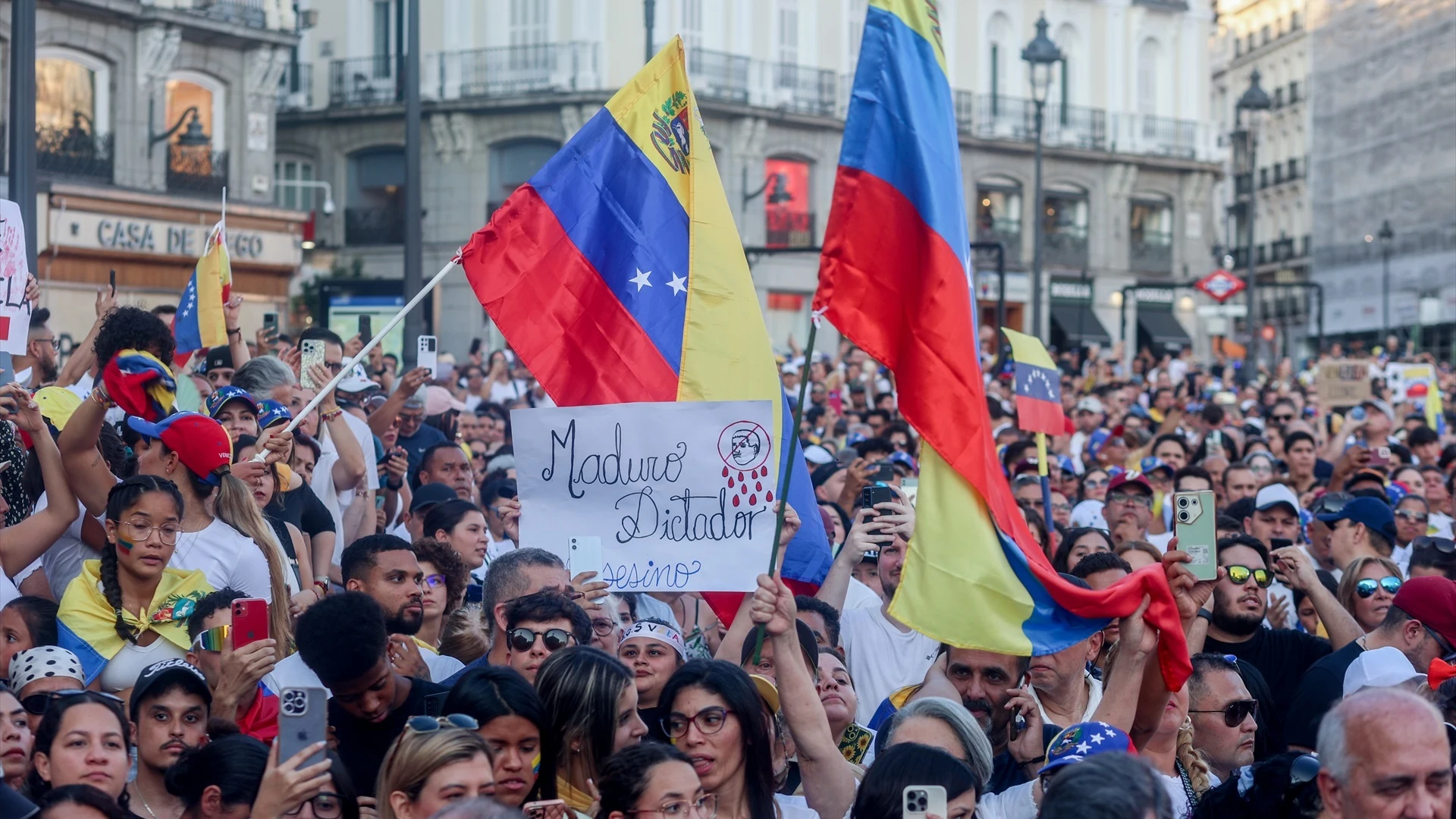 Concentraci&oacute;n contra Nicol&aacute;s Maduro en Madrid