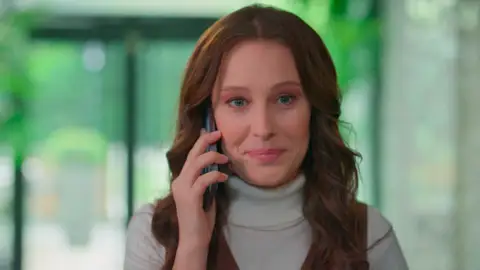 Süreyya confiesa su amor por Akif: "Me haces muy feliz" Süreyya confiesa su amor por Akif: "Me haces muy feliz"