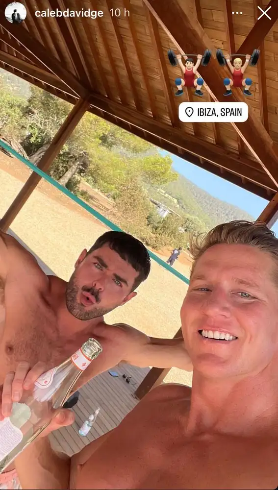 Zac Efron y Caleb Davidge en Ibiza Zac Efron y Caleb Davidge en Ibiza