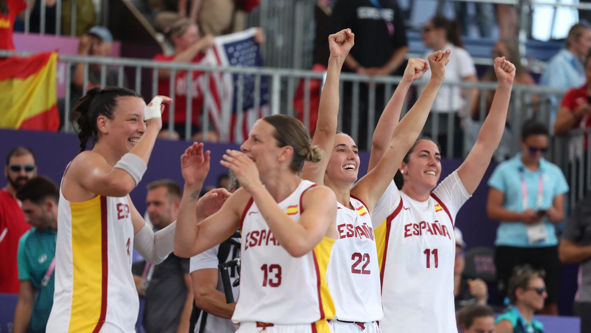 Las jugadoras españolas celebra el triunfo ante Estados Unidos y la clasificación para la final olímpica Las jugadoras españolas celebra el triunfo ante Estados Unidos y la clasificación para la final olímpica