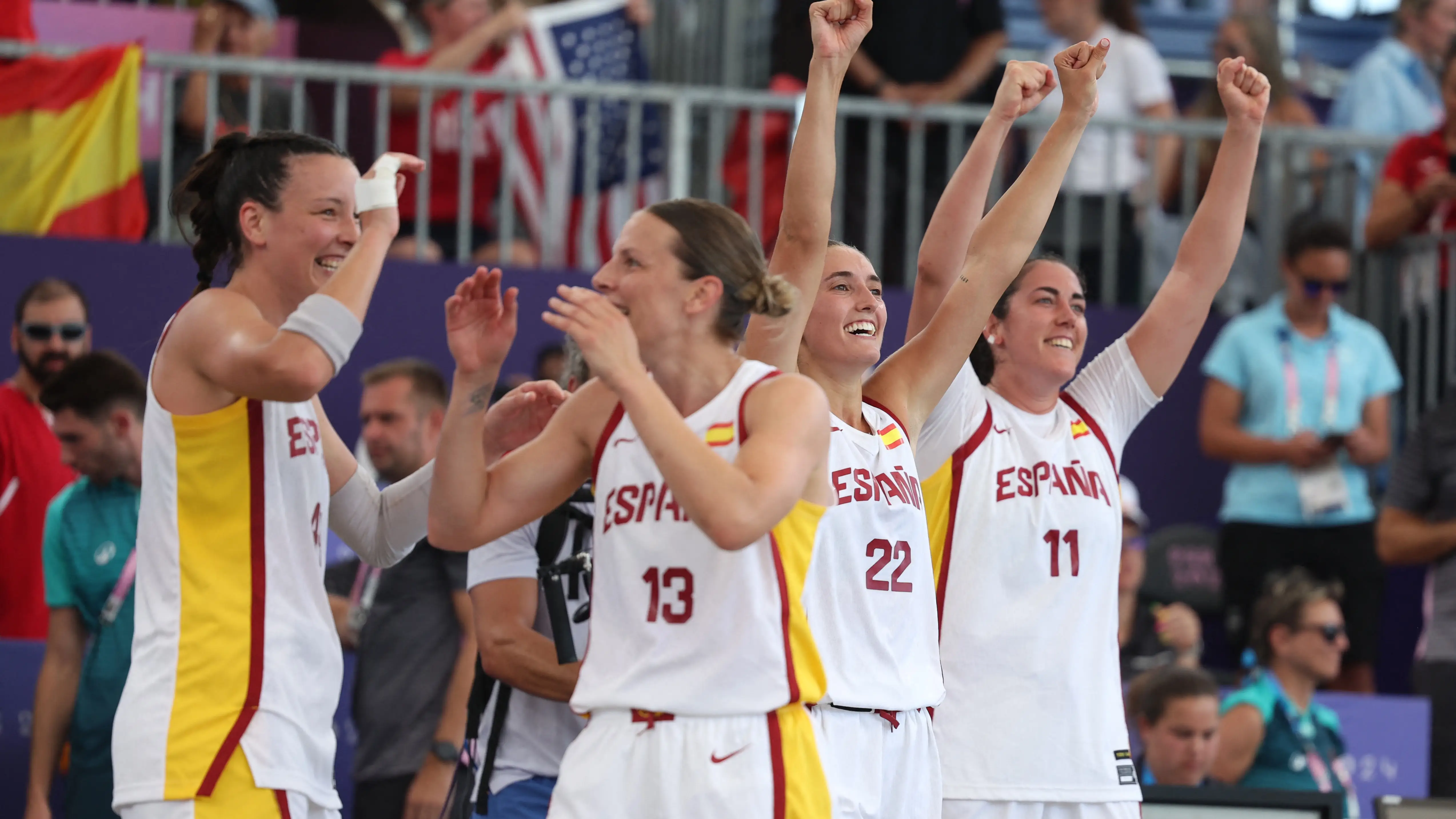 Las jugadoras españolas celebra el triunfo ante Estados Unidos y la clasificación para la final olímpica Las jugadoras españolas celebra el triunfo ante Estados Unidos y la clasificación para la final olímpica