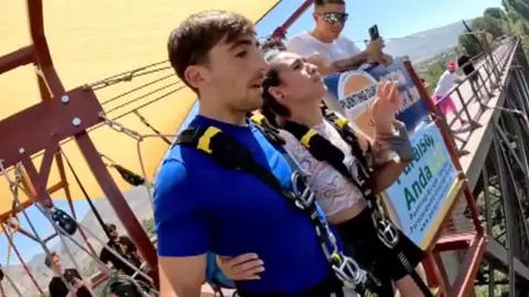 El regalo envenenado de Ismael a Sandra que se ha hecho viral en redes: "Pensé que se me paraba el corazón" El regalo envenenado de Ismael a Sandra que se ha hecho viral en redes: "Pensé que se me paraba el corazón"